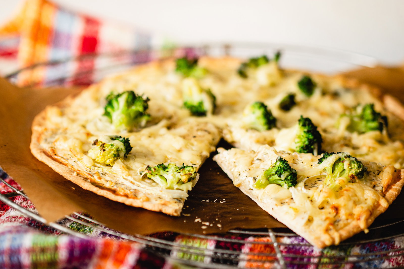Kreative vegetarische Flammkuchen: Leichte Rezepte mit köstlichen Gemüse- und Käsebelägen