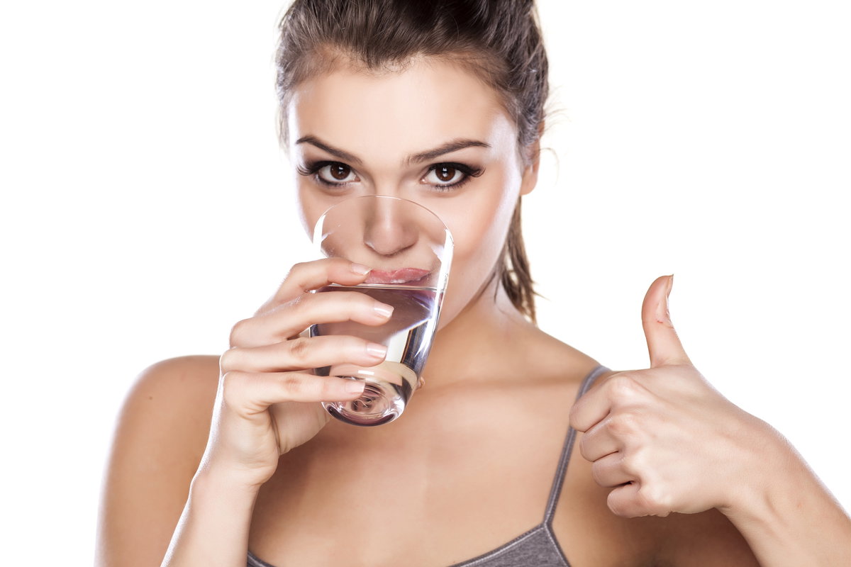 Auch mehr Wasser trinken sollten Sie in dieser Zeit