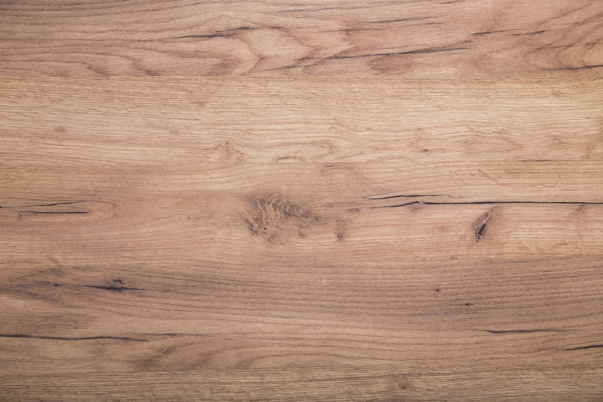 Holzflächen müssen speziell behandelt und gereinigt werden, um schönes Aussehen zu erhalten