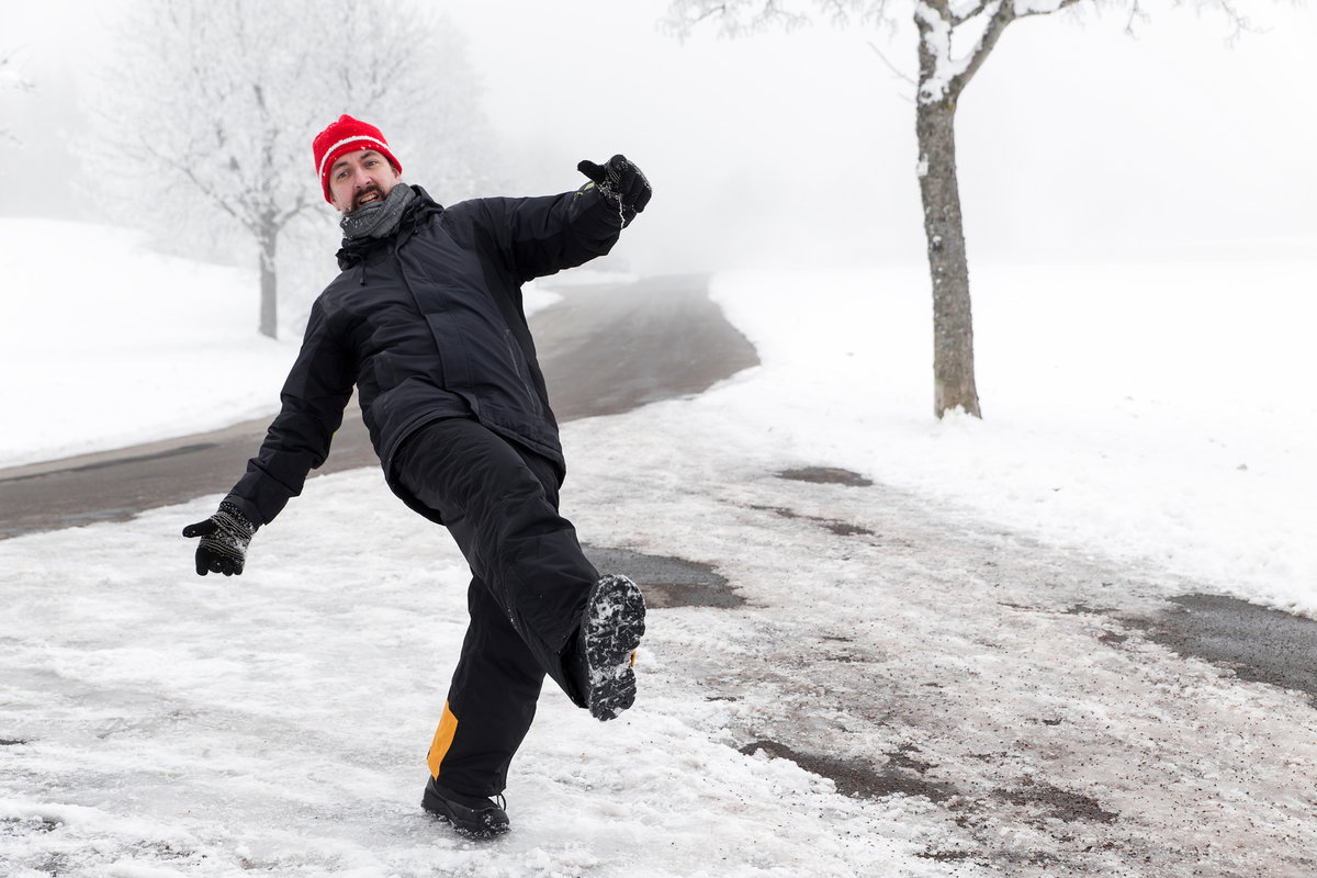 Bürgersteigen müssen von Schnee und Eis befreit werden, sonst zahlen Sie eventuell bei Unfällen