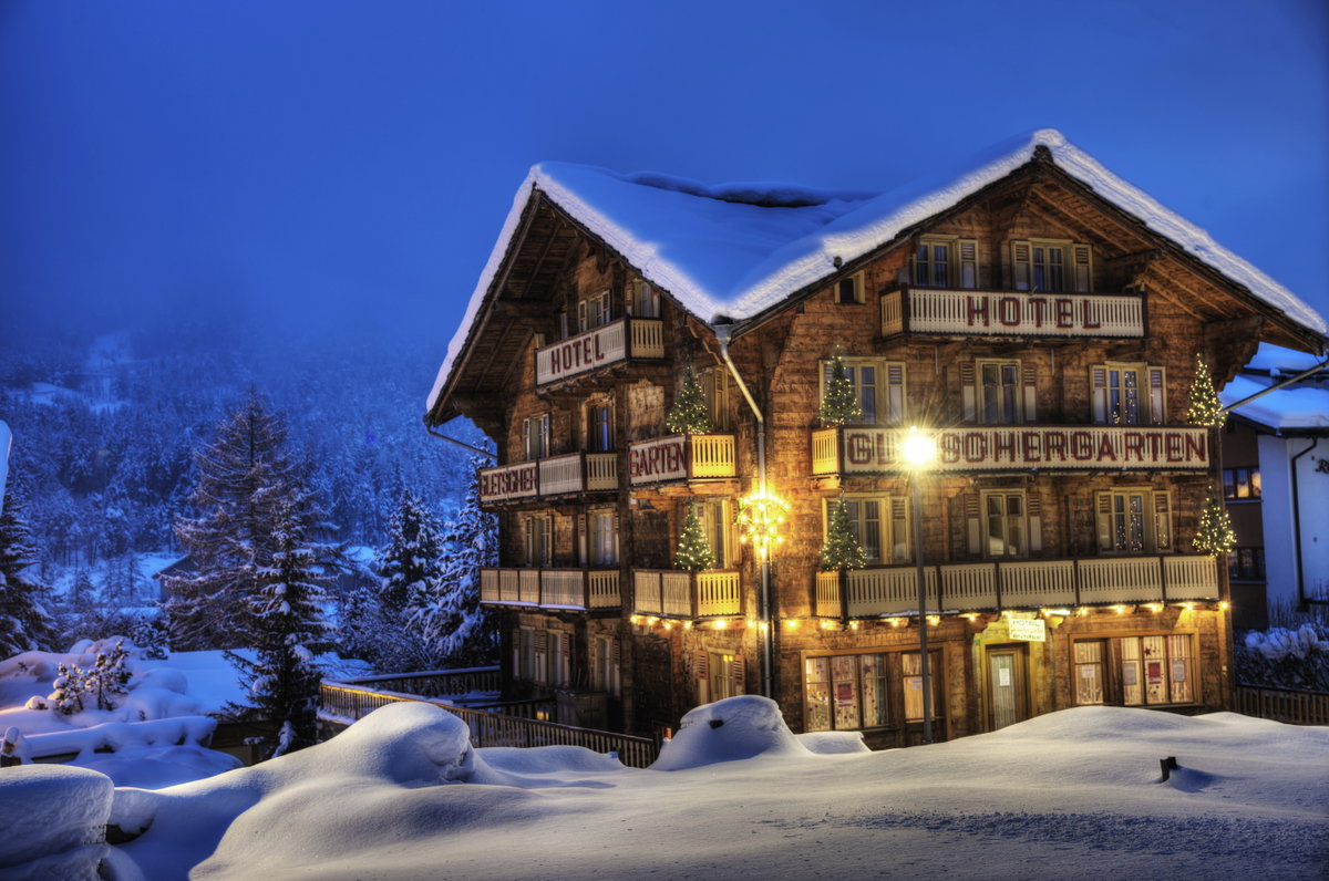 In teuren Hotels und urigen Pensionen beherbergen die Schweizer ihre Skigäste