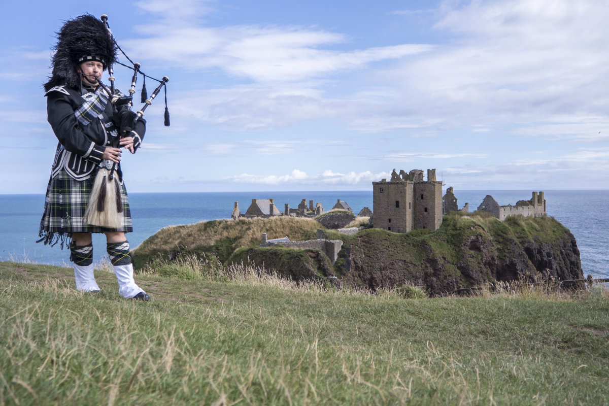 Kilt und die Dudelsack sind Stolz der Schotten und gehären zum Bild von Schottland