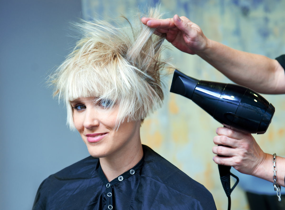 Fachliche und persönliche Beratung in einem gepflegten Salon machen einen guten Friseur aus