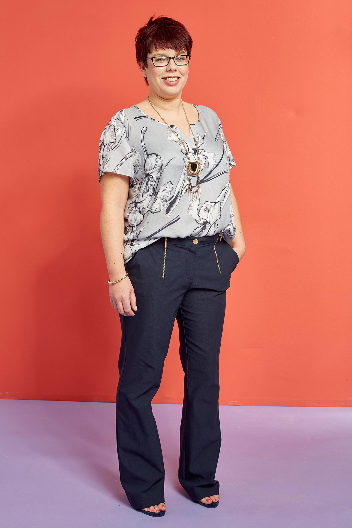 Outfit 1: Bluse 59,95 Euro, Bestell-Nr. 854773, Hose 99,95 Euro, Bestell-Nr. 329757, beides Gr. 34 - 46, Schuhe 179,95 Euro, Gr. 35 - 42, Bestell-Nr. 604477. Alba Moda, Tel.: 0 18 06/44 33 22. Kette ca. 18 Euro. Bijou Brigitte, www.bijou-brigitte.com, Tel.: 07 00/49 59 69 79
