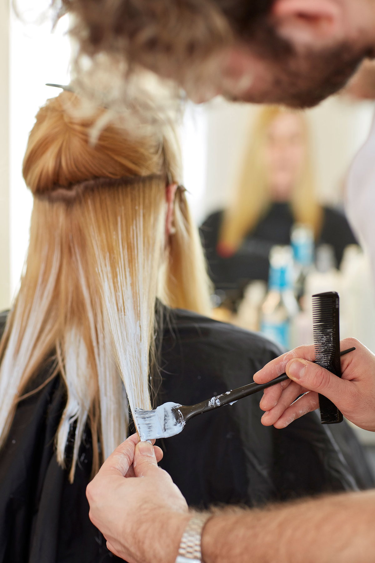 Balayage: Diese Freihandtechnik schont die Kopfhaut, und das Ergebnis wirkt wie von der Sonne geküsst