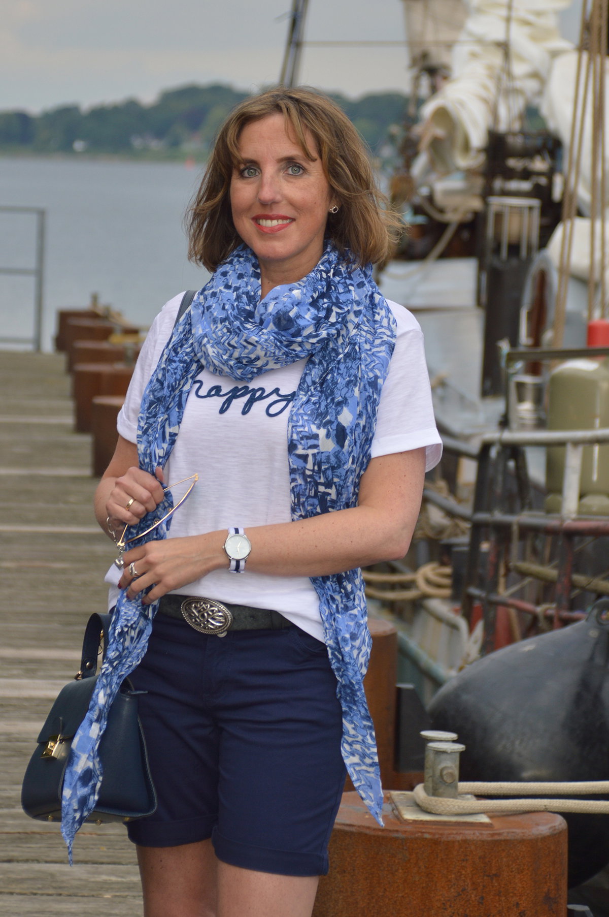 Ü40-Bloggerin Ari Sunshine präsentiert maritime Mode von Tchibo