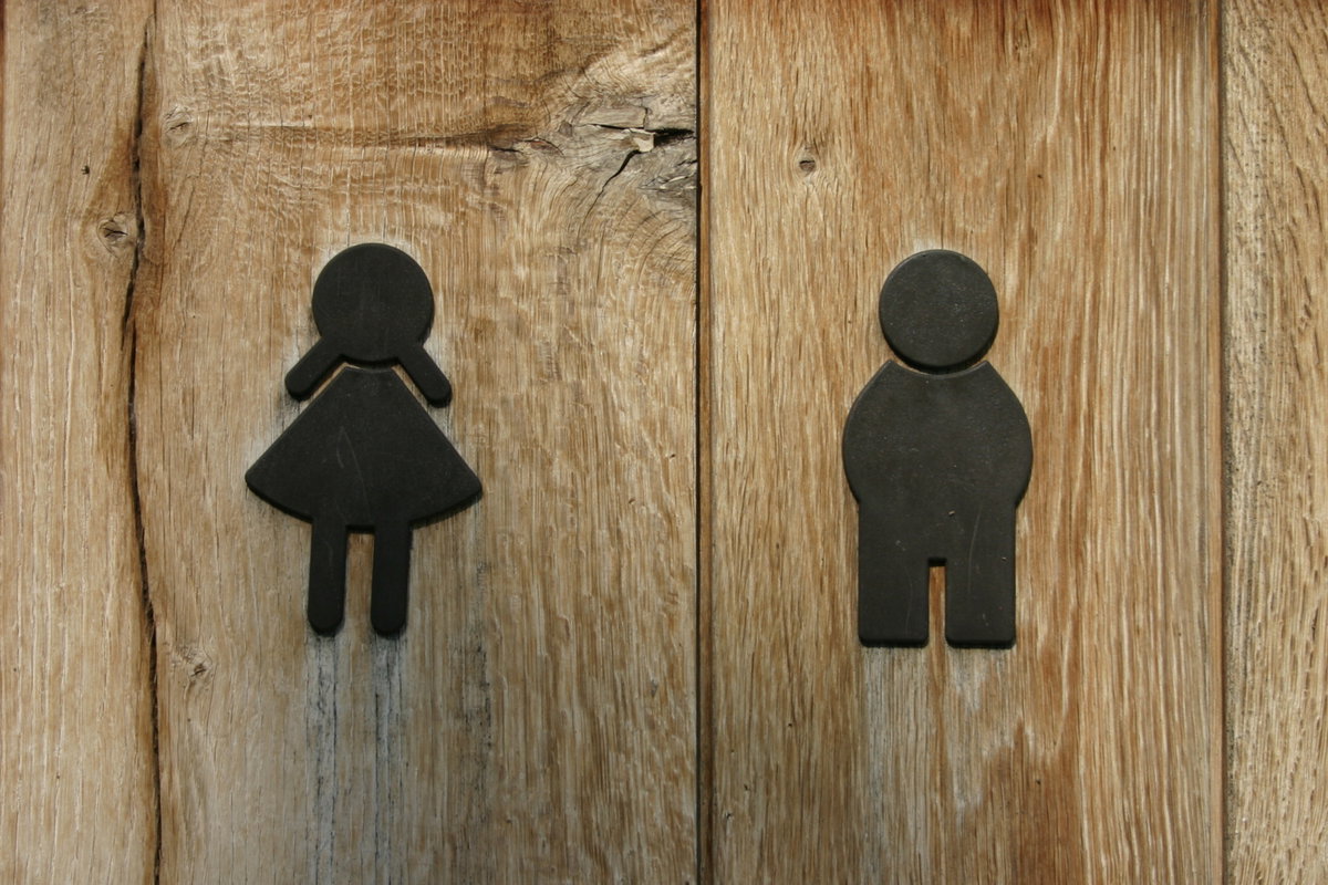 Der Toilettengang sollte im Hocken statt im Sitzen absolviert werden