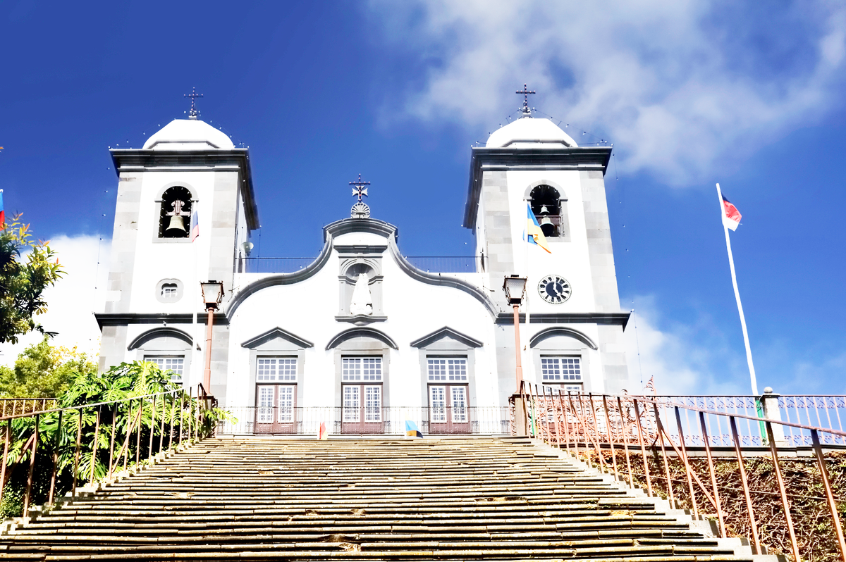 70 Stufen geht es hoch zur Kirche Nossa Senhora do Monte