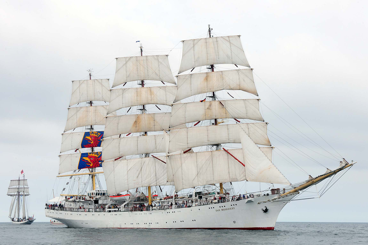 Aus dem internationalen Partnerland der Hanse Sail 2016 Polen kommt das Vollschiff „Dar Mlodziezy“ nach Rostock und lädt zum Mitsegeln ein.