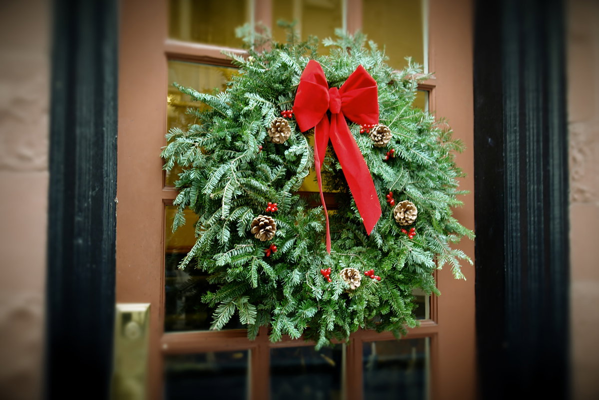 Auch der Weihnachts-Schmuck an der Tür kann nicht einfach verboten werden