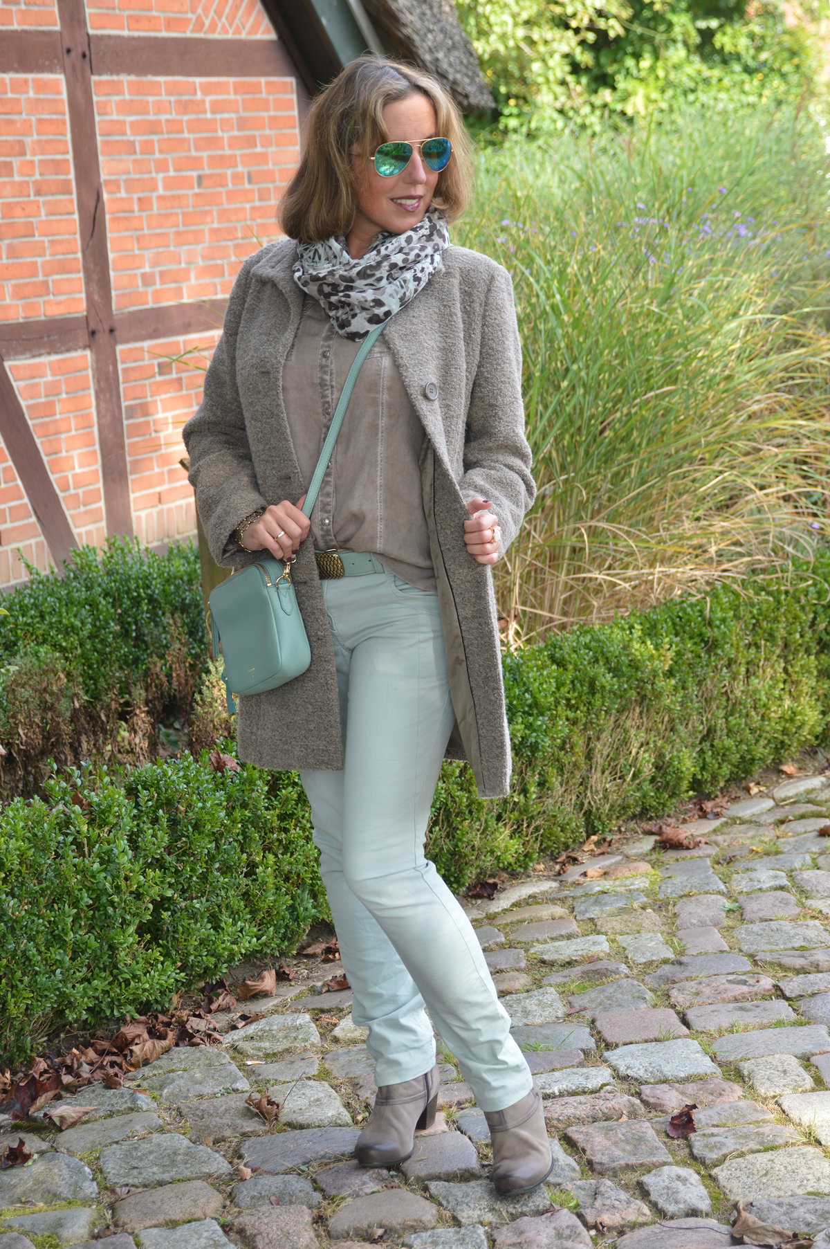 Ari Sunshine kombiniert Taupe und Mint