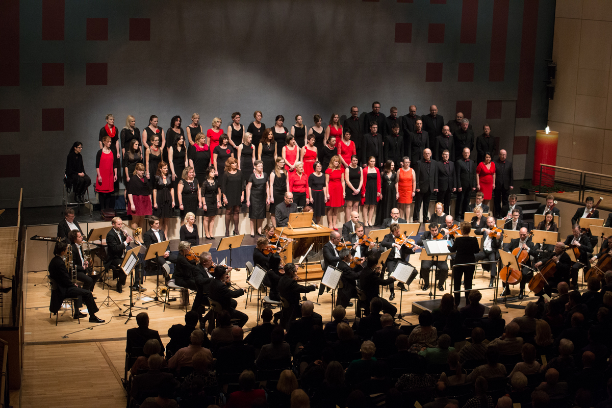 In diesem Jahr feiert der Mitarbeiter-Chor sein fünfjähriges Jubiläum mit gleich zwei Benefizkonzerten am 2. und 3. November.