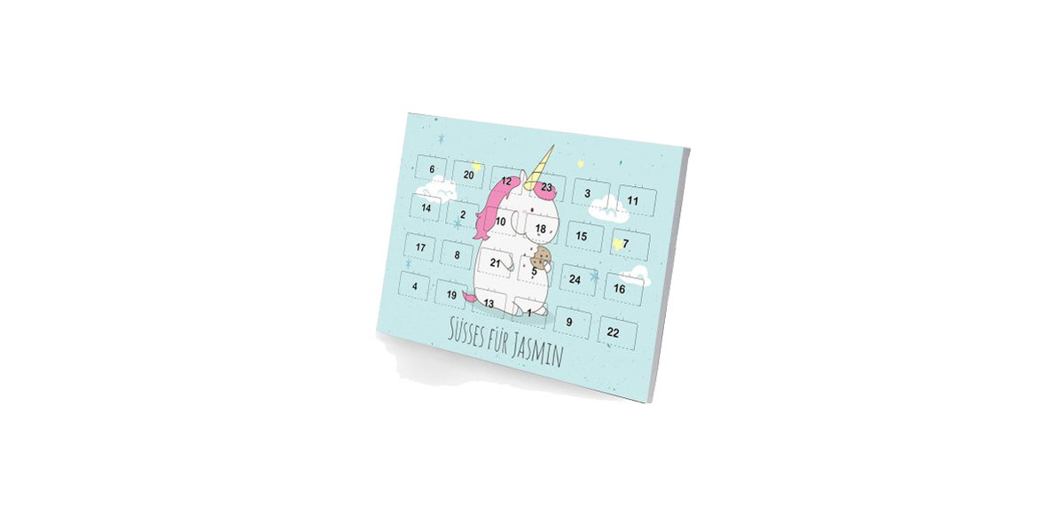 Einhörner regieren die Welt! Und jetzt versüßen sie uns auch noch die Vorweihnachtszeit. Der exklusive Adventskalender mit niedlichem Einhorn-Motiv ist personalisierbar und mit 24 Schokoladentäfelchen von Sarotti gefüllt. Von Personello über design3000, ca. 17,95 €