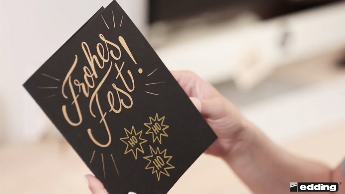 In der zweiten Folge "Die kleine Handlettering Schule" von edding und DaWanda erfahren Sie, wie Sie Weihnachtskarten ganz individuell gestalten.