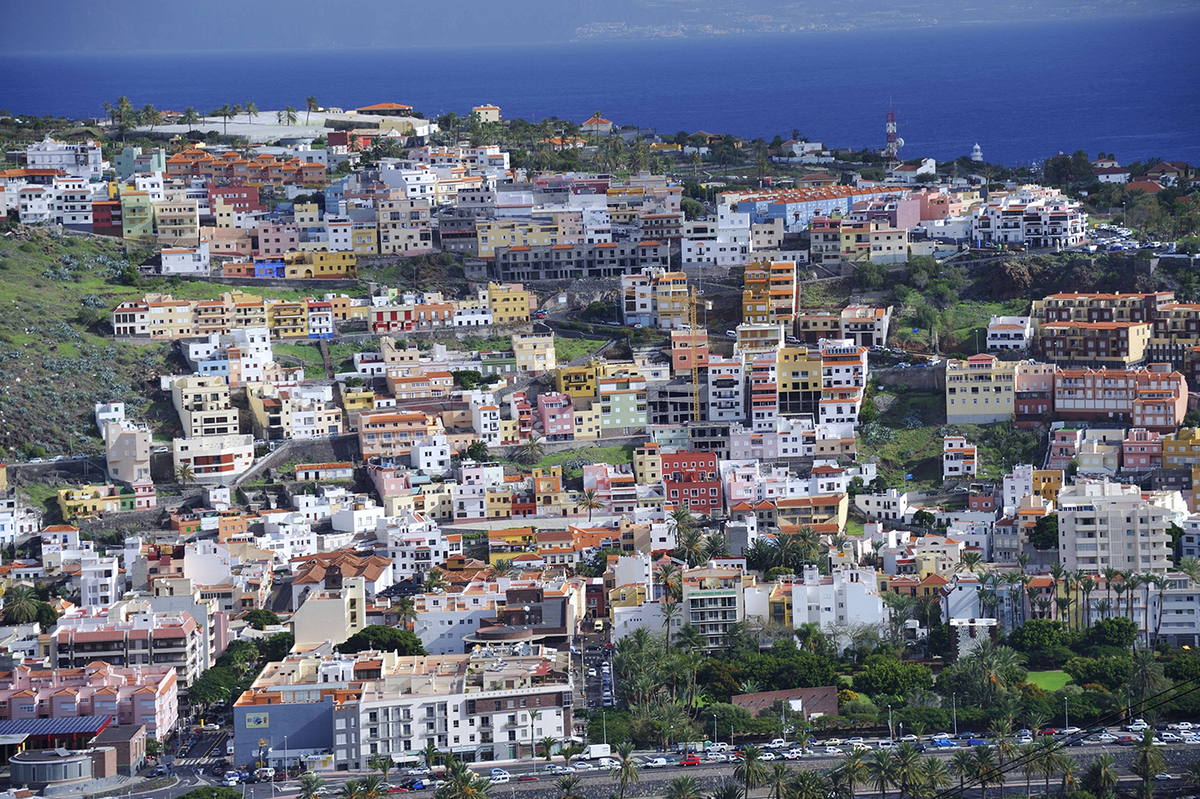 Farbenfroh: San Sebastián de la Gomera ist der Hauptort der Insel. Er liegt im Nordosten und hat knapp 7000 Einwohner