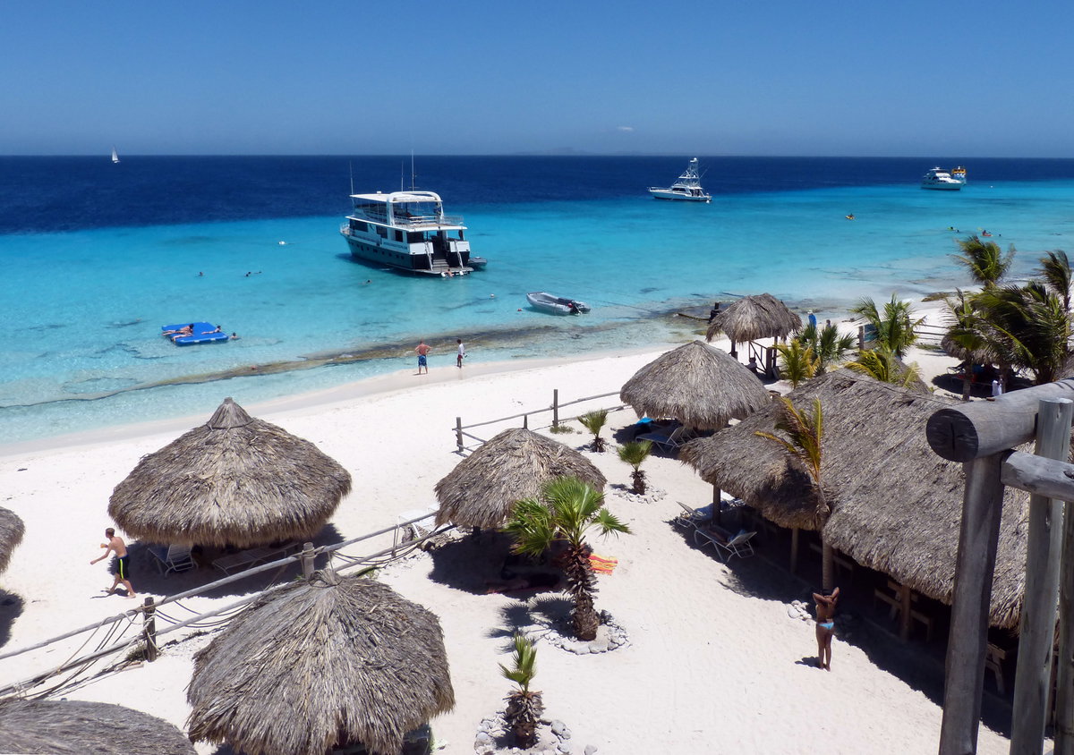 Curacao begeistert mit seinen weißen Sandstränden