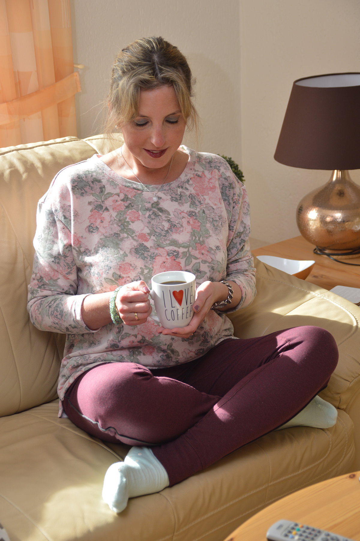 Der Wohlfühl-Look mit Blumenprint zur Sweat-Hose bringt den Frühling nach Hause.