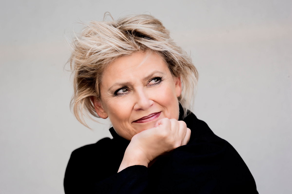 Gitte Haenning lächelt verschmitzt in die Kamera
