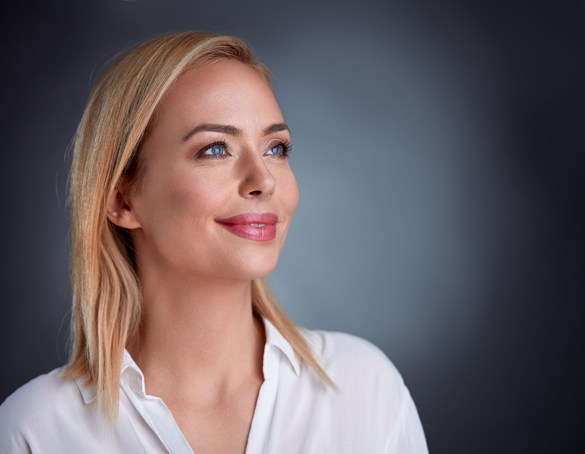 Das richtige Make-up kann im Nu einen strahlenden Teint zaubern.