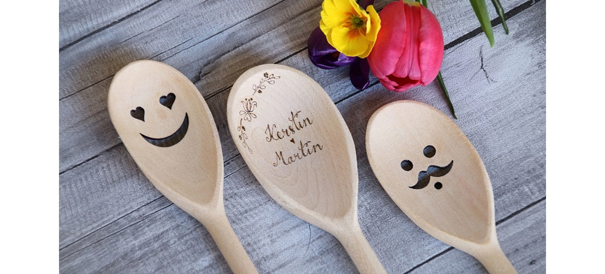 Kochlöffel als Hochzeitsgeschenk von Unikatinker Kreativ Atelier