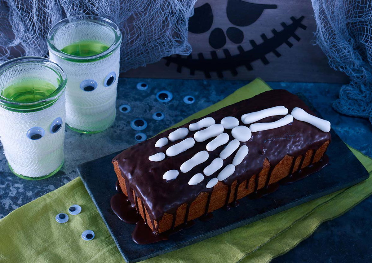 Halloween-Rezept Gruselhand-Schokinokuchen