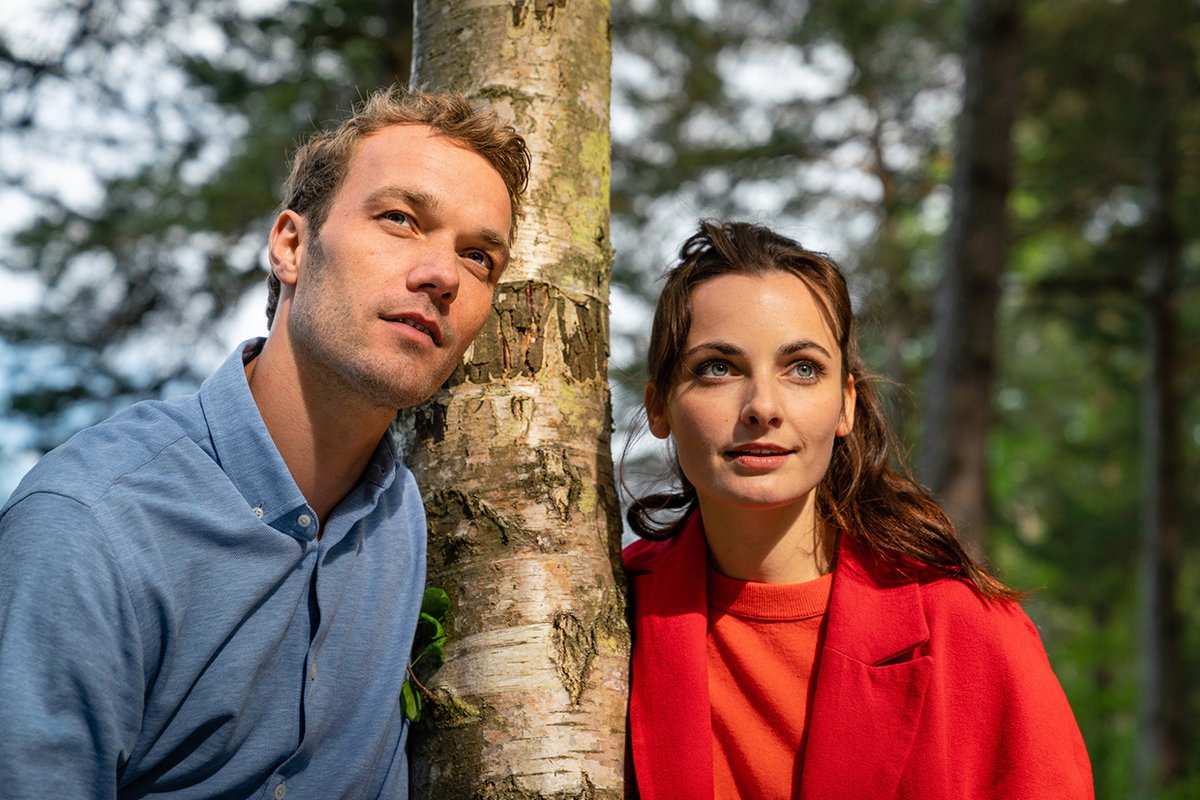 Paula Schramm und Max Woelky im ZDF Herzkino: „Inga Lindström: Die andere Tochter“ 