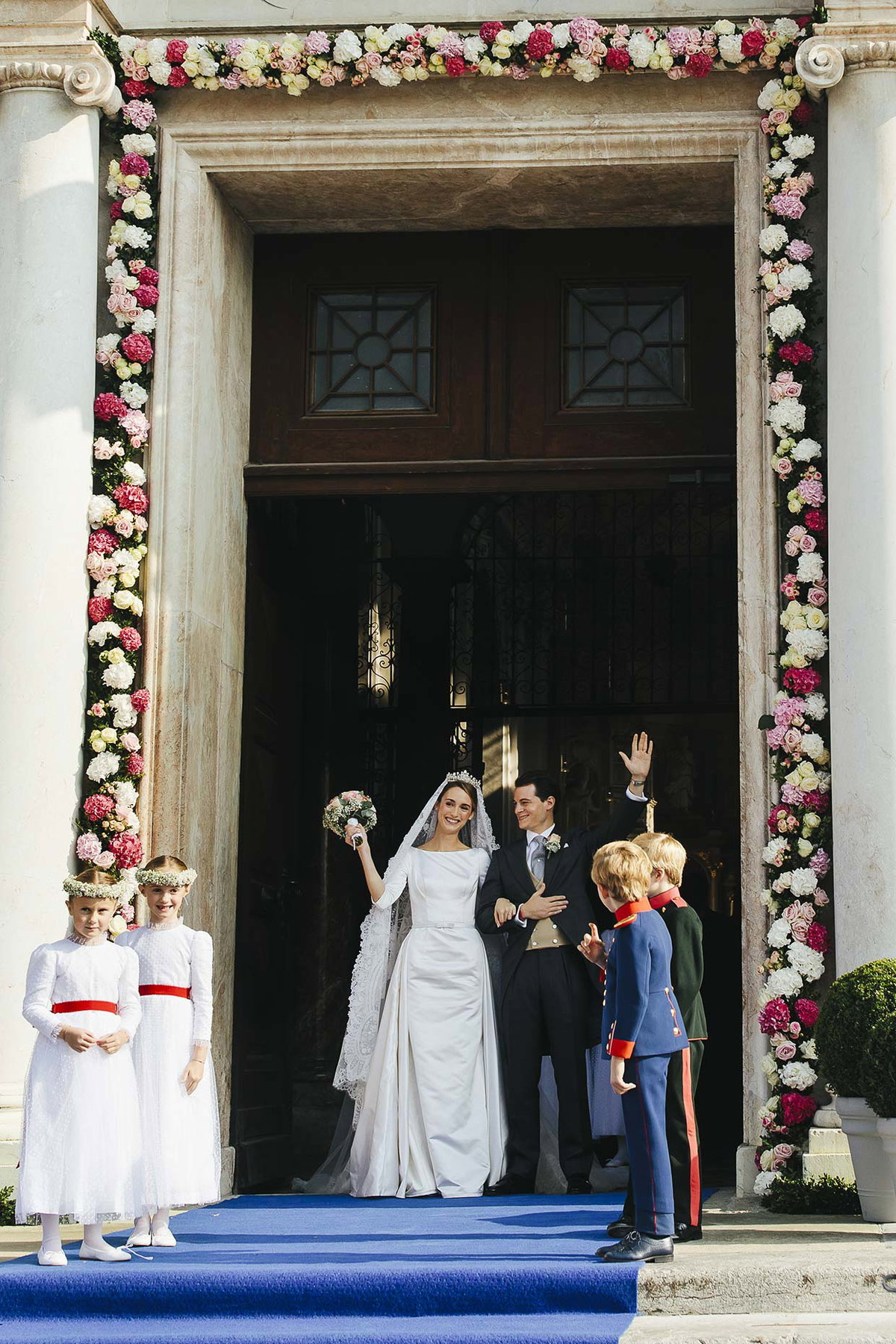 Herzogin Sophie von Württemberg und Graf Maximilien d'Andigne beim Verlassen der Kirche