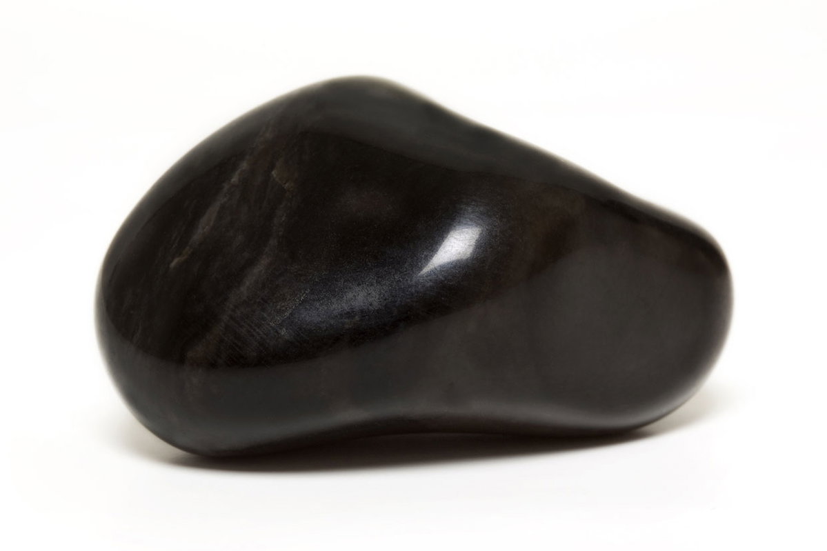 Der Onyx wird als Heilstein dem Sternzeichen Steinbock zugeordnet