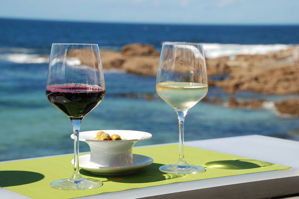 Enjoy wine on vacation