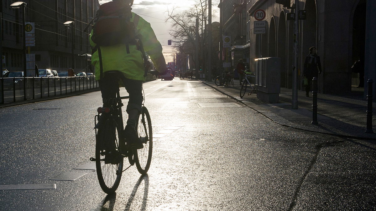 Safely through fall and winter: Make yourself visible!