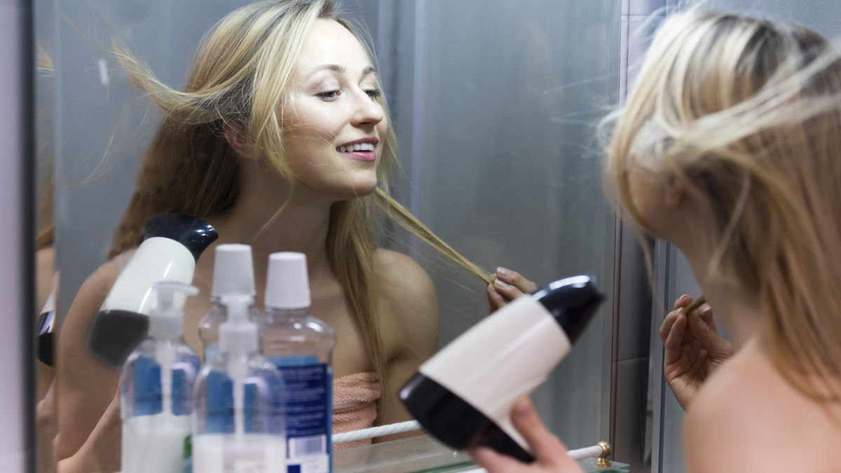 What your hairdryer can do: 5 quick household tips