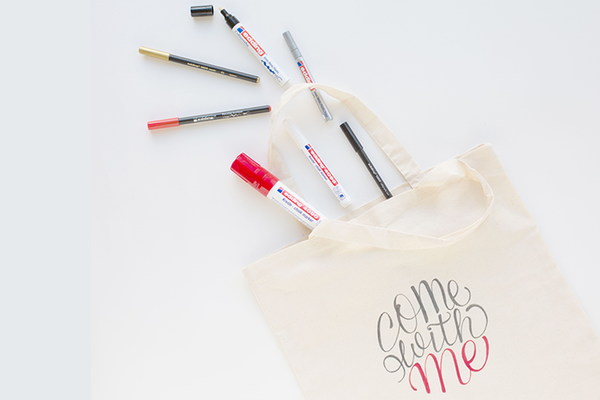Hand lettering: decorating jute bags