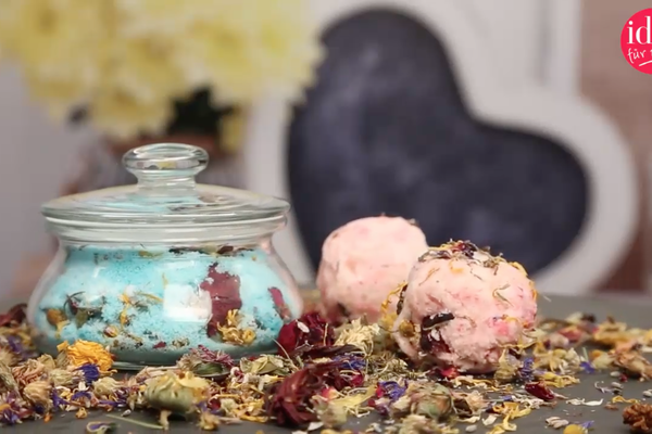 DIY bath salts: gift idea with a personal touch