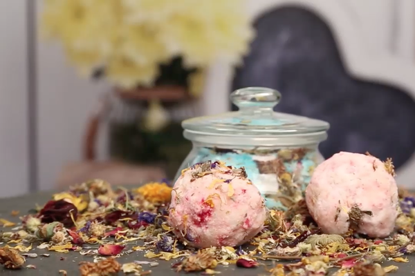 DIY gift idea: bath bombs for perfect relaxation