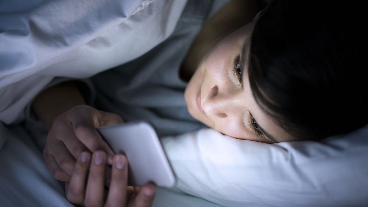 Enfin mieux s'endormir : 3 raisons de laisser son portable de côté la nuit