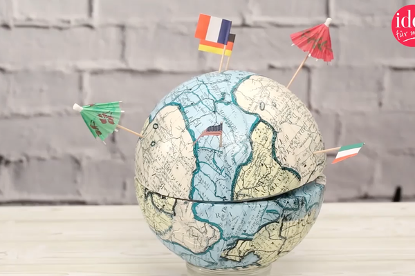 Wrap money gifts in an original way: Make your own globe