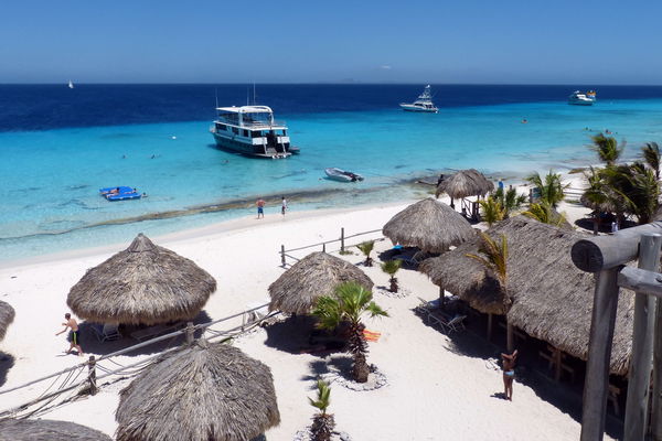 Experience Curacao: travel tips for the blue pearl in the Caribbean