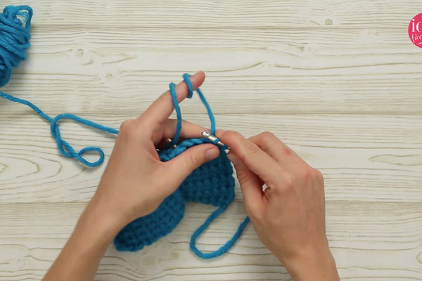 Learn to crochet: Decreasing stitches