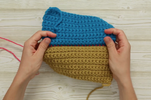 Learn to crochet: Crochet two pieces together