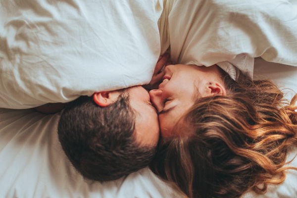 En iyi seks pozisyonları - Kamasutra ile yatakta daha fazla eğlence