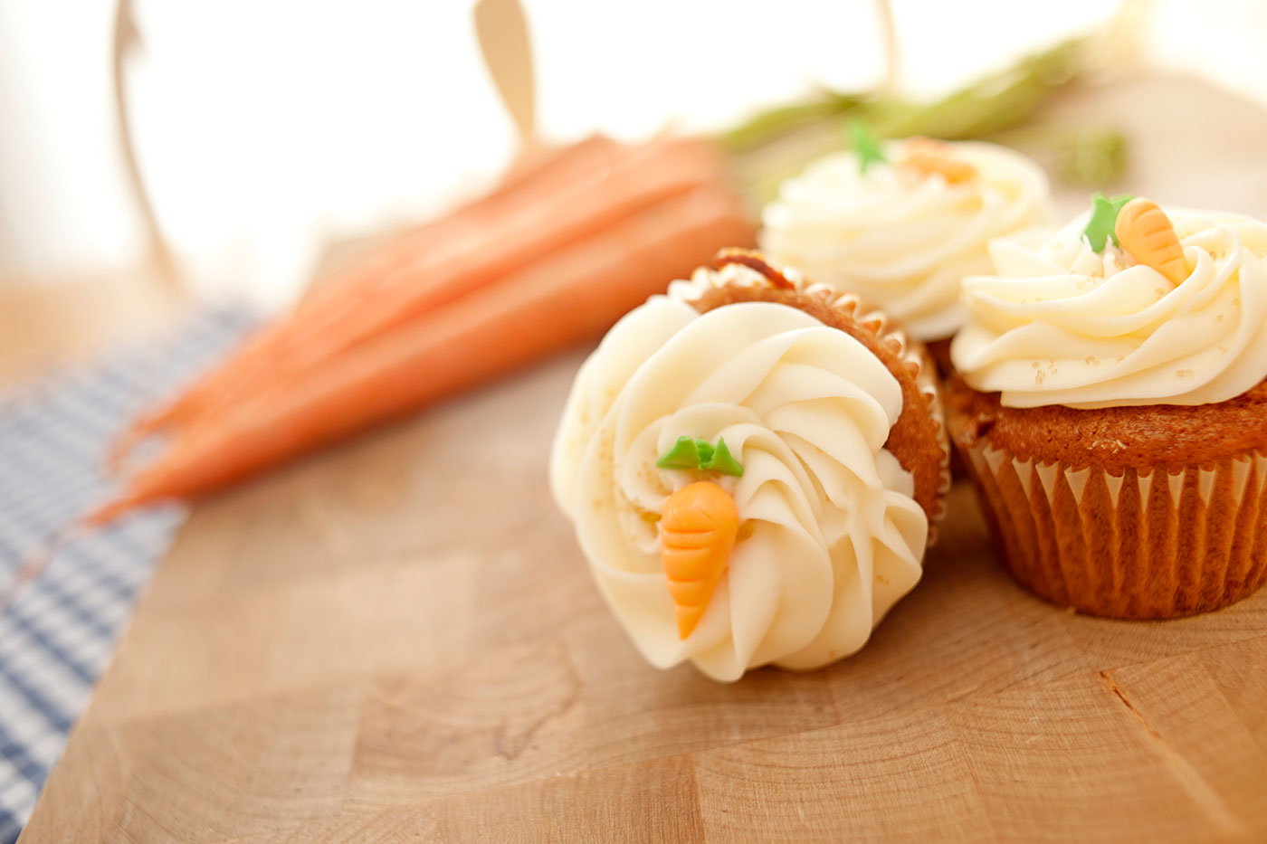 Succulent carrot cupcakes with cream cheese frosting