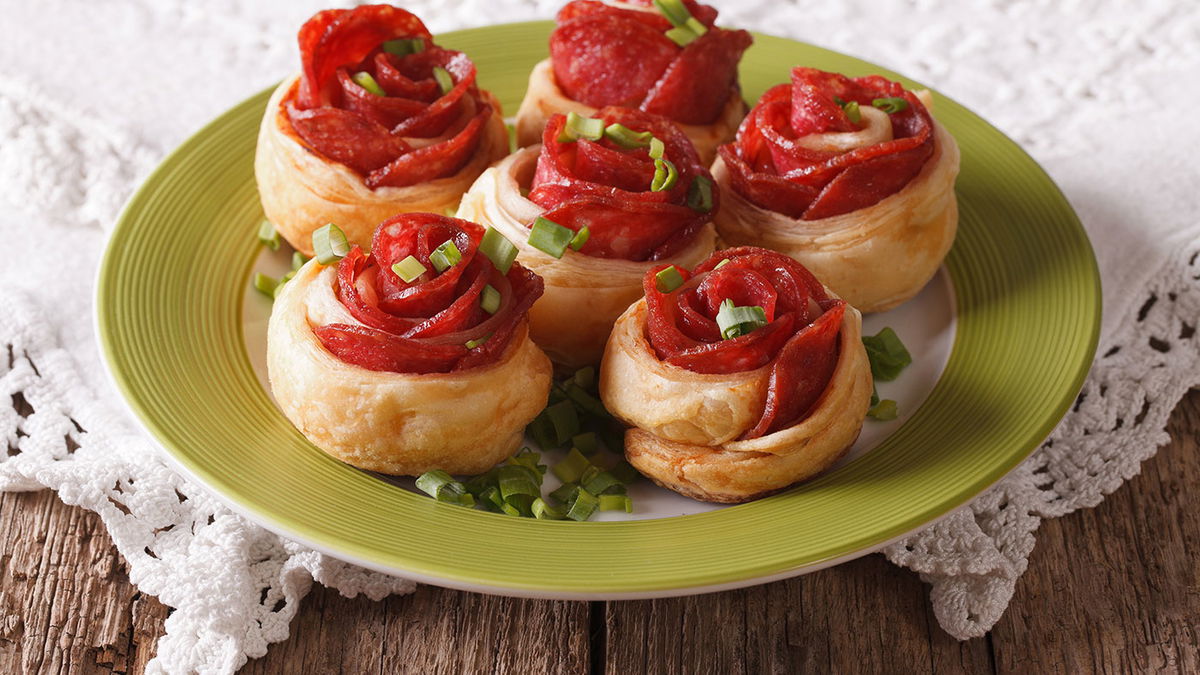Un snack parfait pour les fêtes : recette des roses pour pizza