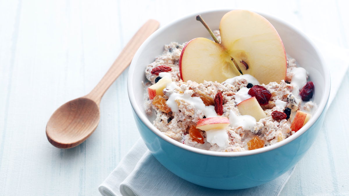 Hot breakfast: 3 delicious variations with oatmeal