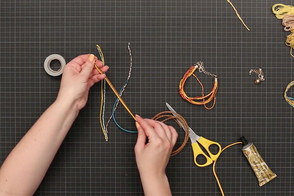 DIY instructions: Design a bracelet