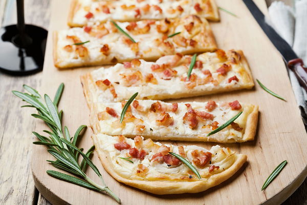 Recette de base de la pâte à tarte flambée pour toutes les variantes
