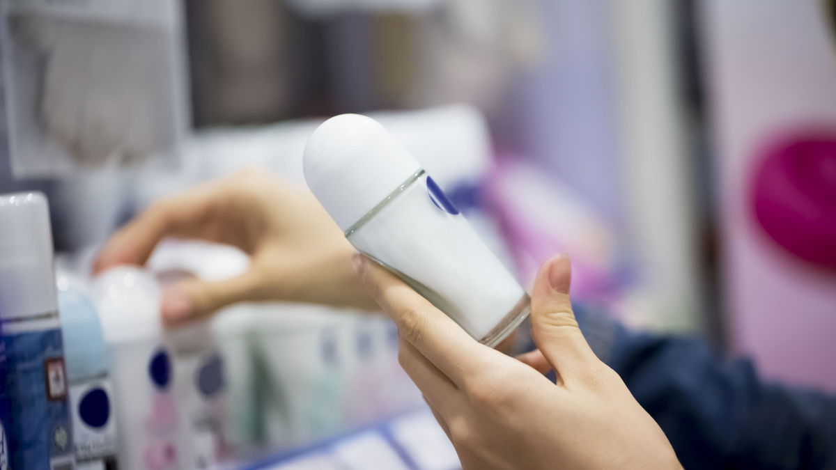 Alüminyum tuzlarının artıları ve eksileri: Deodorant düellosu