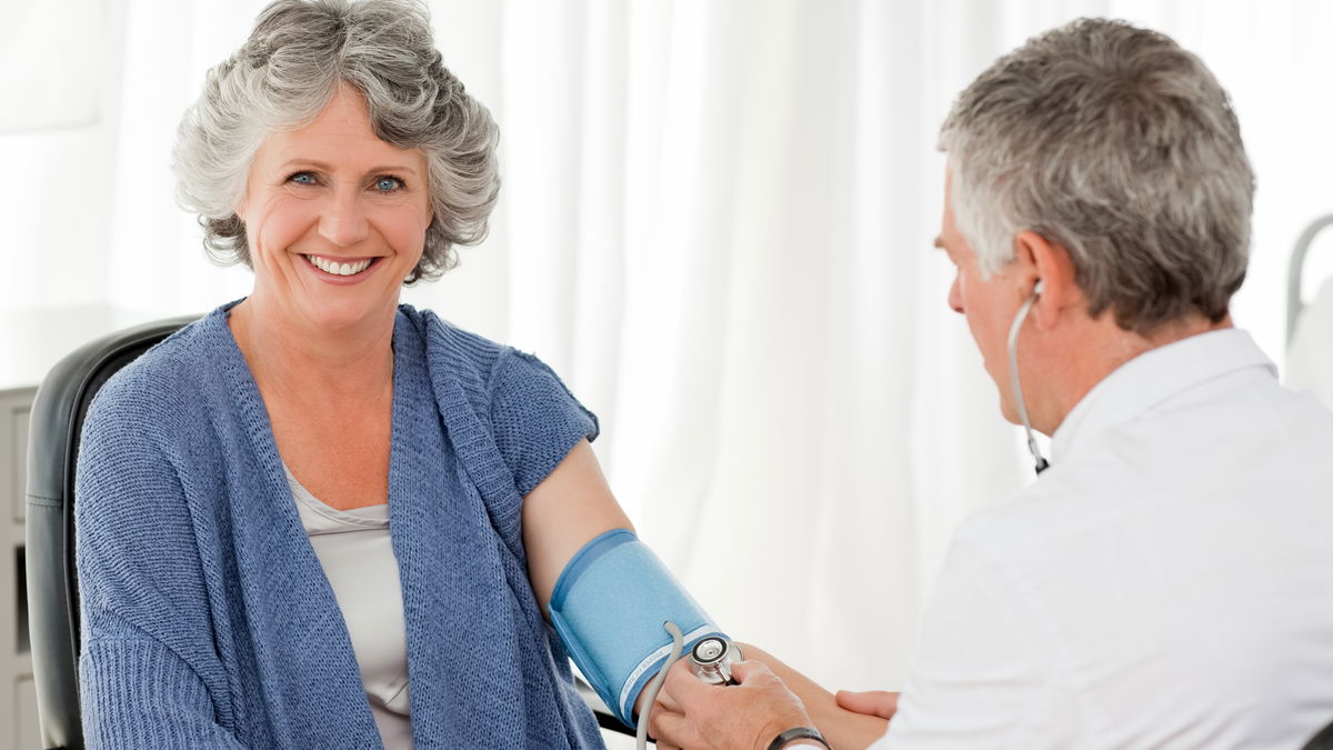 Mesurer la tension artérielle : Ne pas se fier aveuglément au médecin !