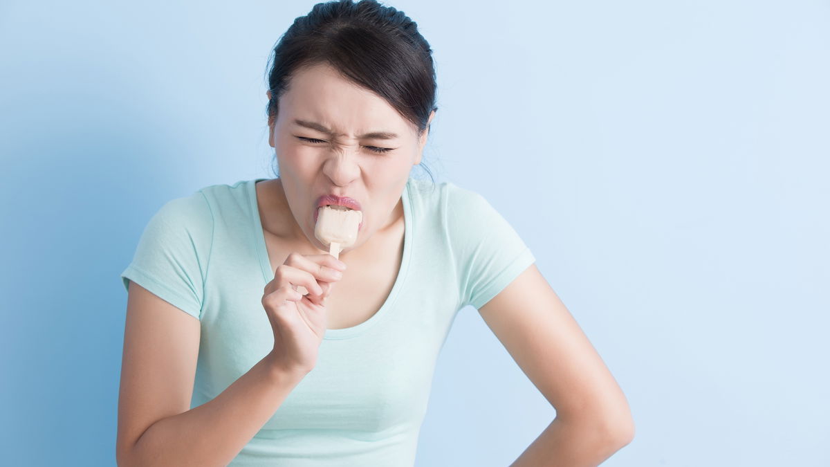 Aïe ! Que faire si les dents sont sensibles au froid ?