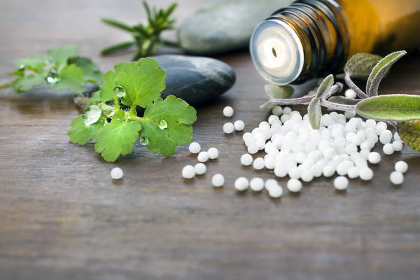 2 sposoby na łagodne leczenie: Homeopatia a fitoterapia