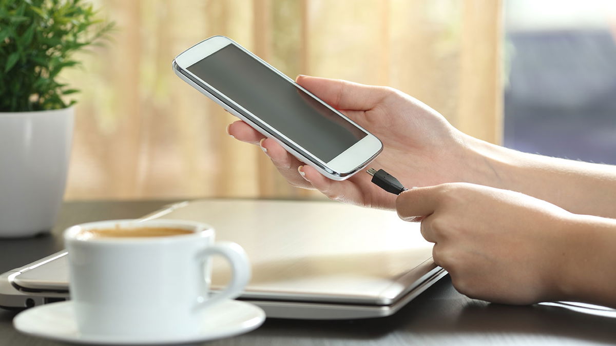 Quick solution: Charge your cell phone on the go
